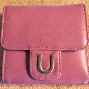 Tri-fold w/2 outside coin purses, 3 compartments & 6 credit card slots; pink